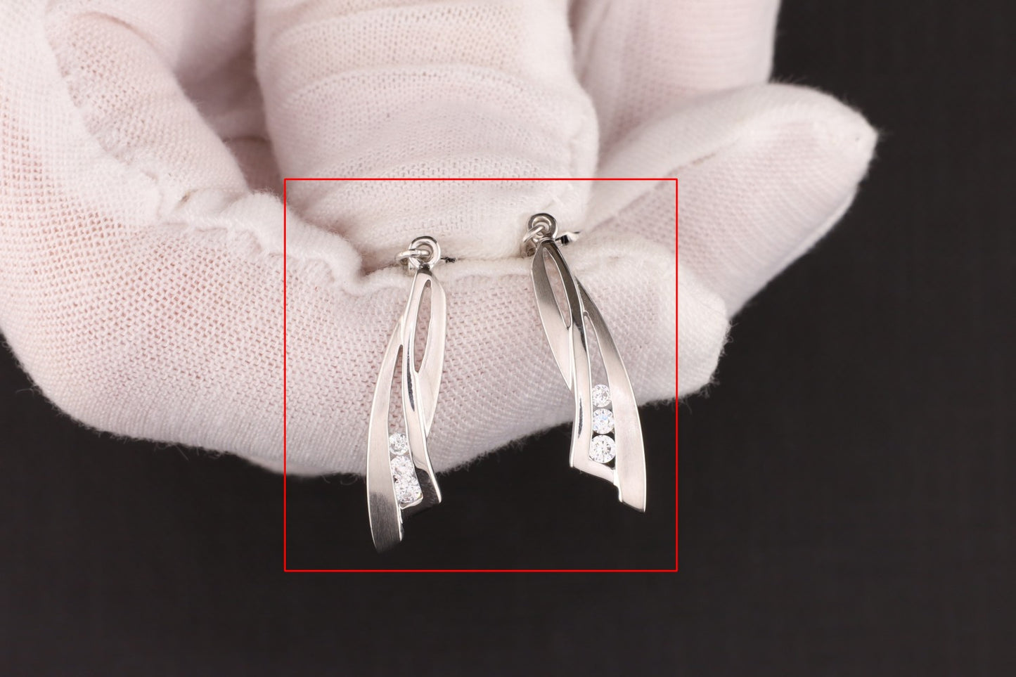 Ohrbouton Zirkonia hängend