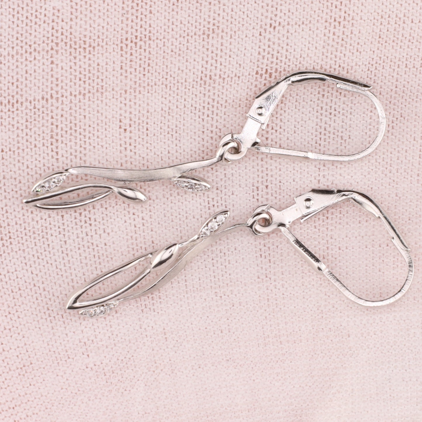 Ohrbouton Zirkonia hängend