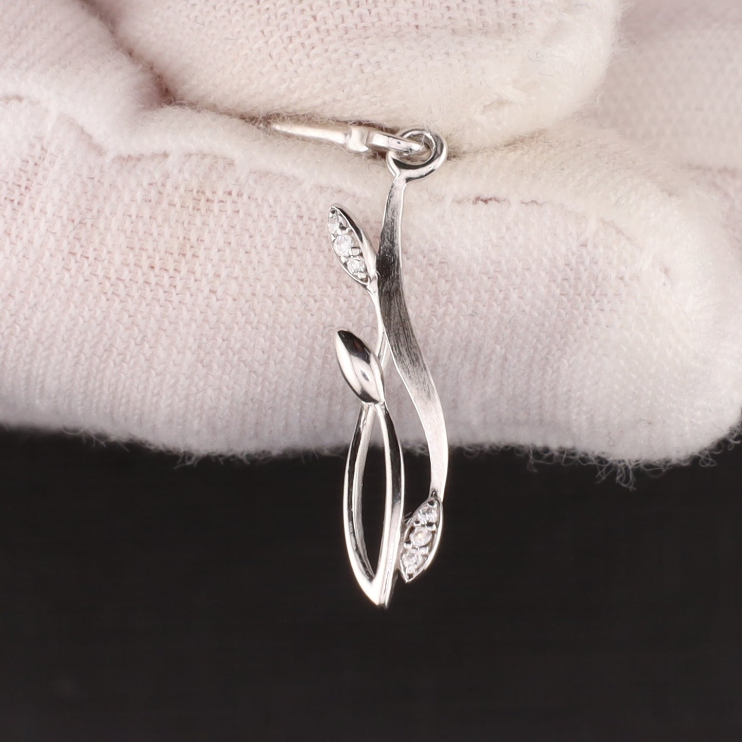 Ohrbouton Zirkonia hängend