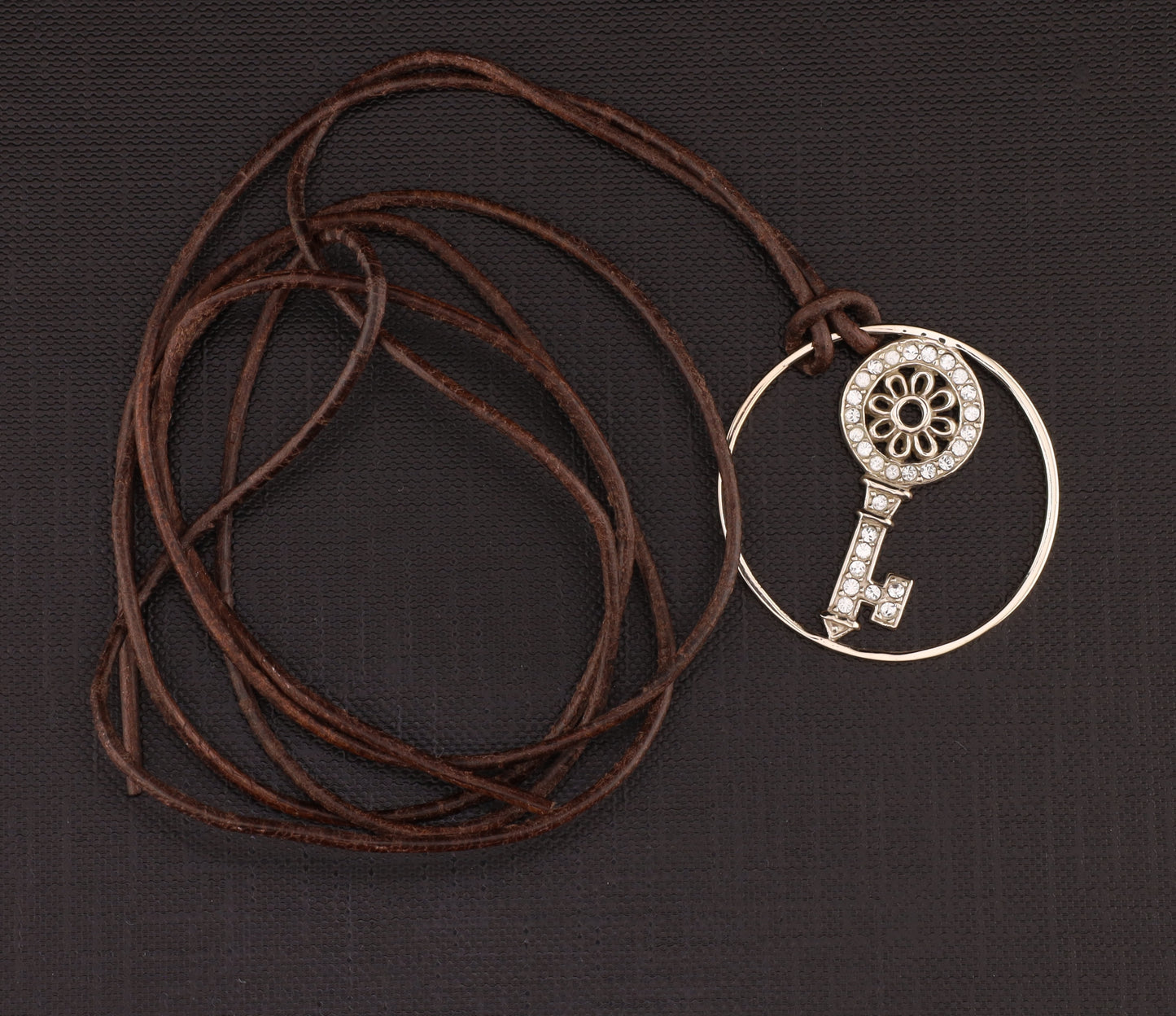 Münze mit Stein(en)