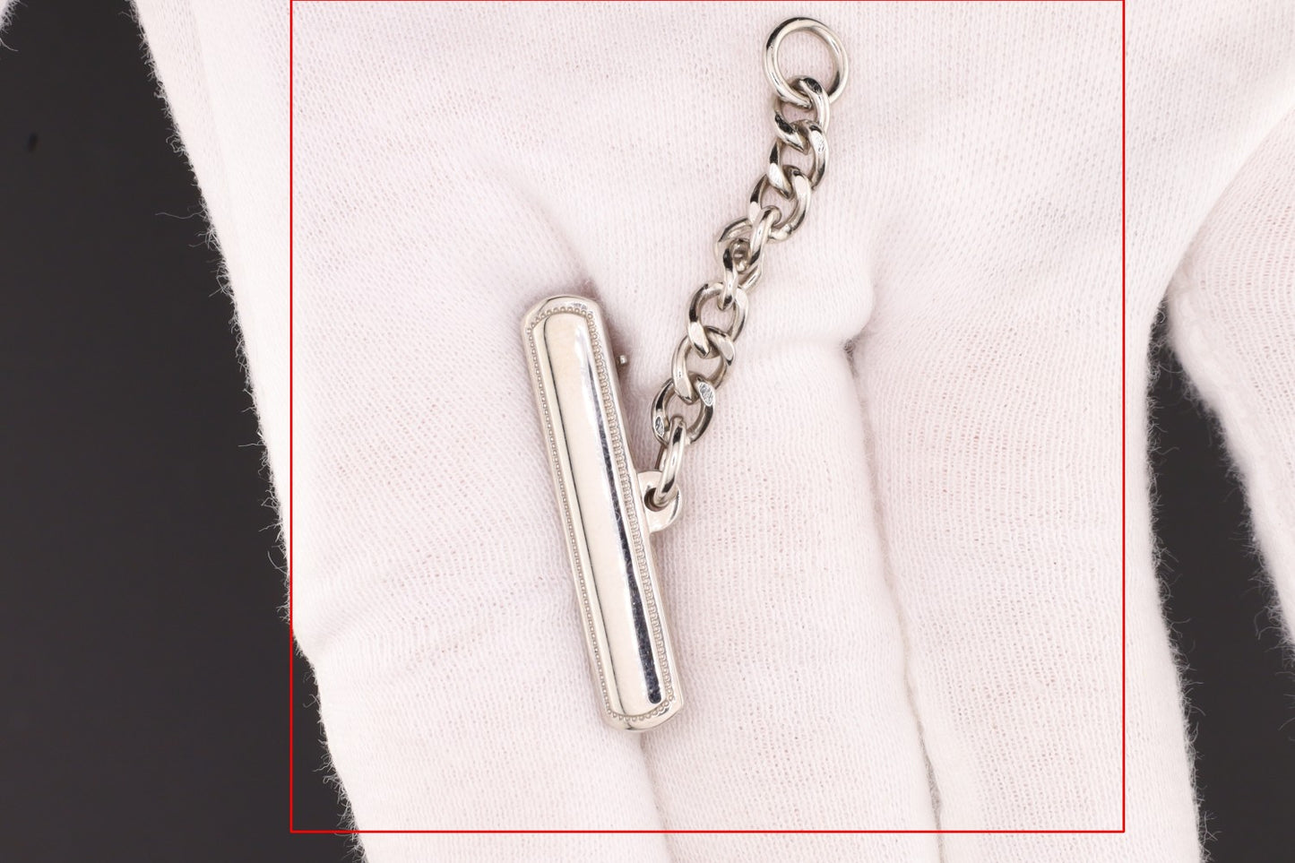 Brosche zu Schwesternuhr