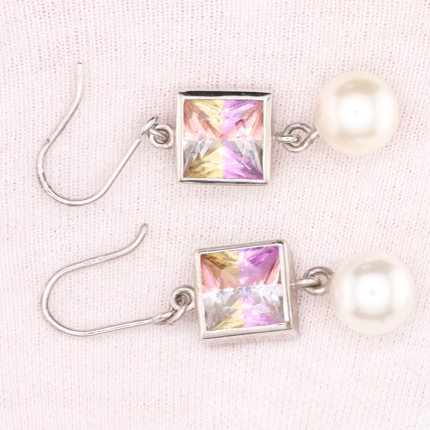 Ohrhaken Zirkonia bunt